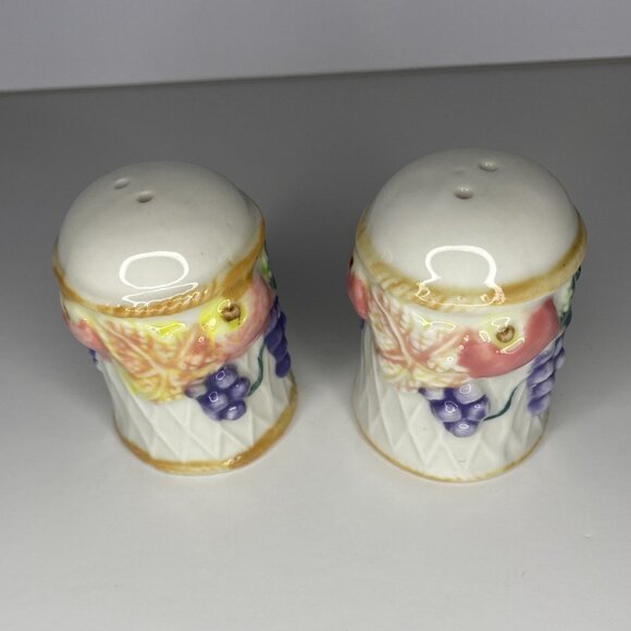 Grapes & Apples Fruit Salt & Pepper Shakers - Picture 7 of 7